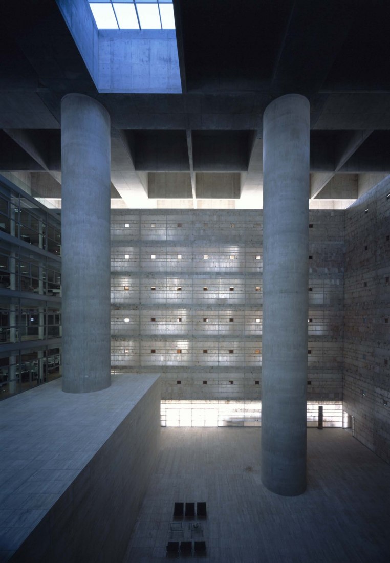 BIM建筑|经典项目:光与混凝土的故事 | 格拉纳达储蓄银行总部 BIM建筑|经典项目:光与混凝土的故事 | 格拉纳达储蓄银行总部