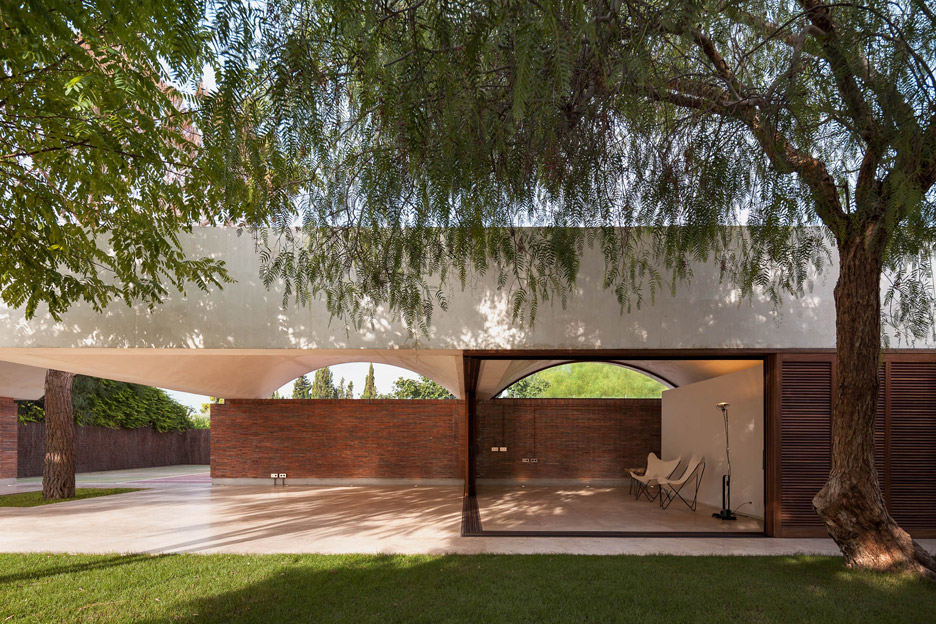 BIM建筑|混凝土的张力:阿里坎特住宅 / Mesura BIM建筑|混凝土的张力:阿里坎特住宅 / Mesura