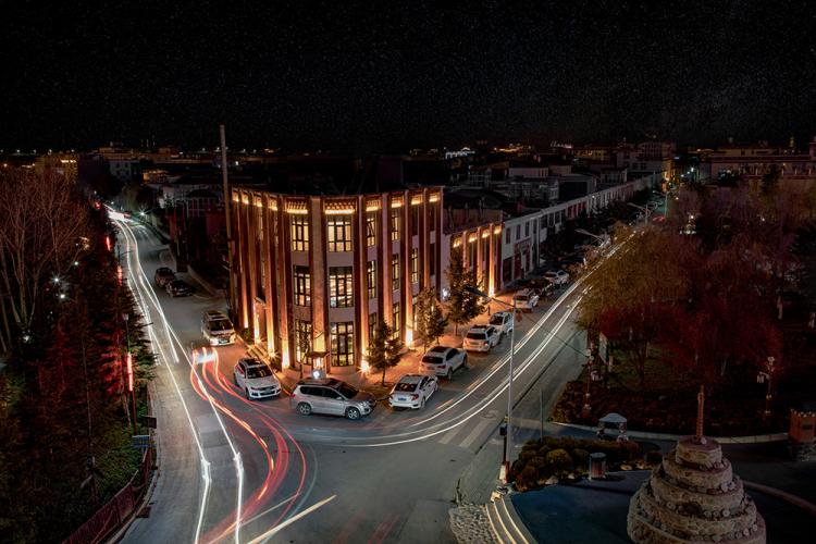 BIM建筑|喀拉卡尔藏族美食文化中心,香格里拉 / 平介设计 BIM建筑|喀拉卡尔藏族美食文化中心,香格里拉 / 平介设计