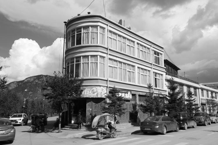 BIM建筑|喀拉卡尔藏族美食文化中心,香格里拉 / 平介设计 BIM建筑|喀拉卡尔藏族美食文化中心,香格里拉 / 平介设计