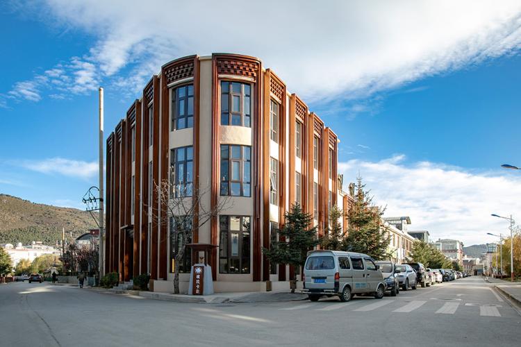 BIM建筑|喀拉卡尔藏族美食文化中心,香格里拉 / 平介设计 BIM建筑|喀拉卡尔藏族美食文化中心,香格里拉 / 平介设计