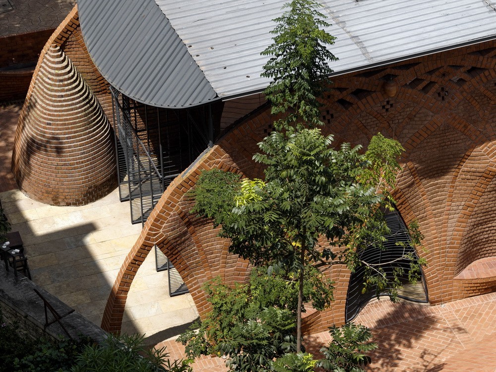 BIM建筑|钢筋水泥中的红色绿洲/PMA madhushala BIM建筑|钢筋水泥中的红色绿洲/PMA madhushala