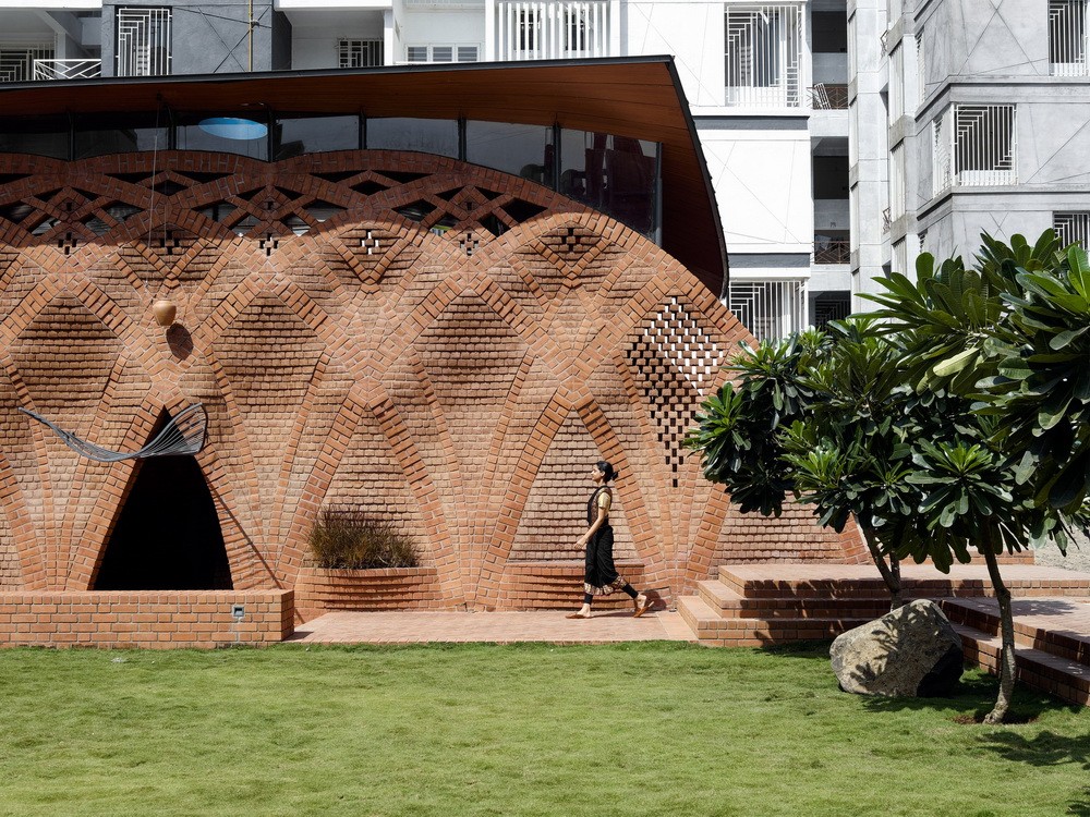 BIM建筑|钢筋水泥中的红色绿洲/PMA madhushala BIM建筑|钢筋水泥中的红色绿洲/PMA madhushala