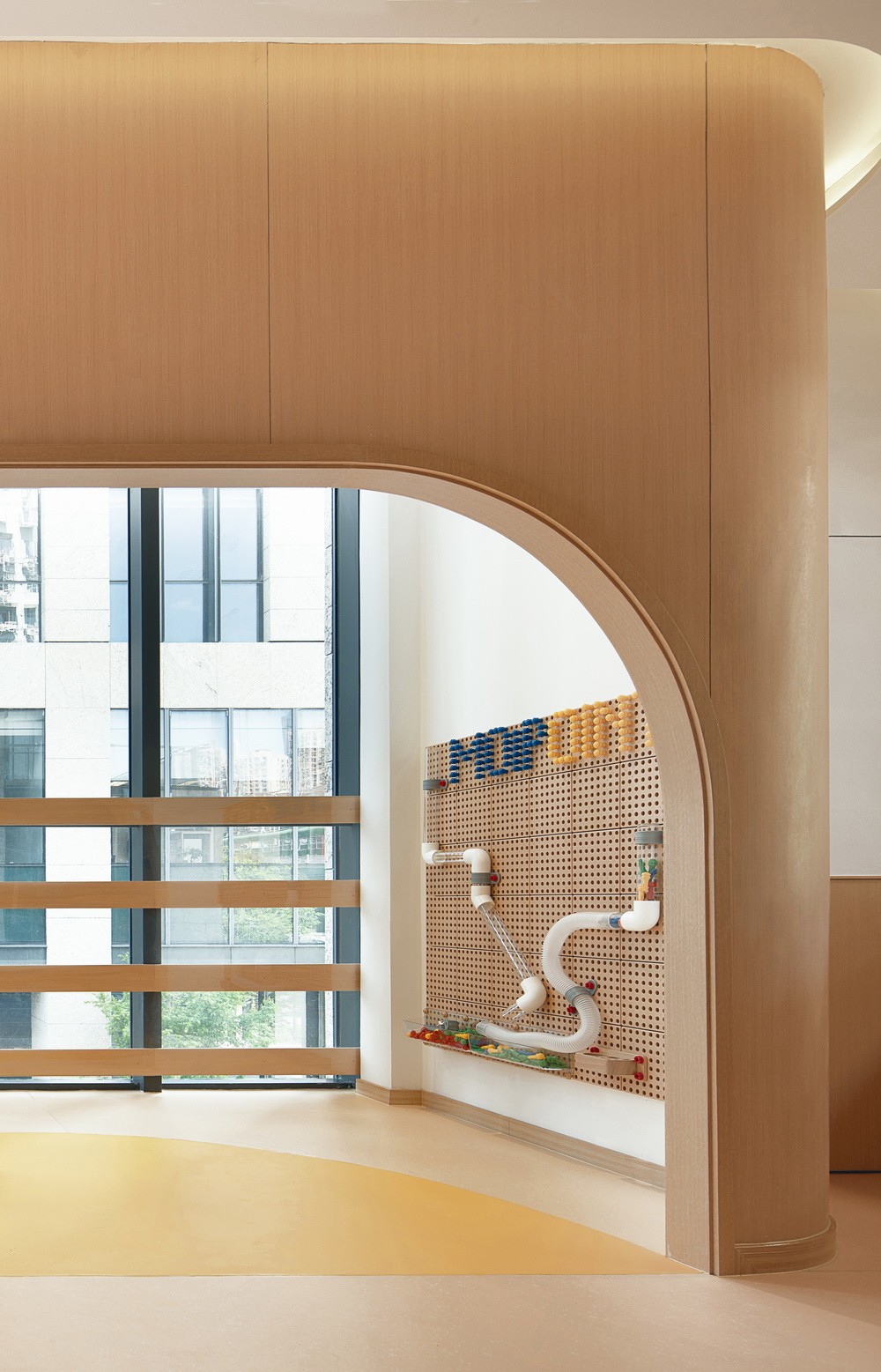 BIM建筑|极具分寸感的幼儿园空间:墨伊教育中心 / TOPOS DESIGN BIM建筑|极具分寸感的幼儿园空间:墨伊教育中心 / TOPOS DESIGN