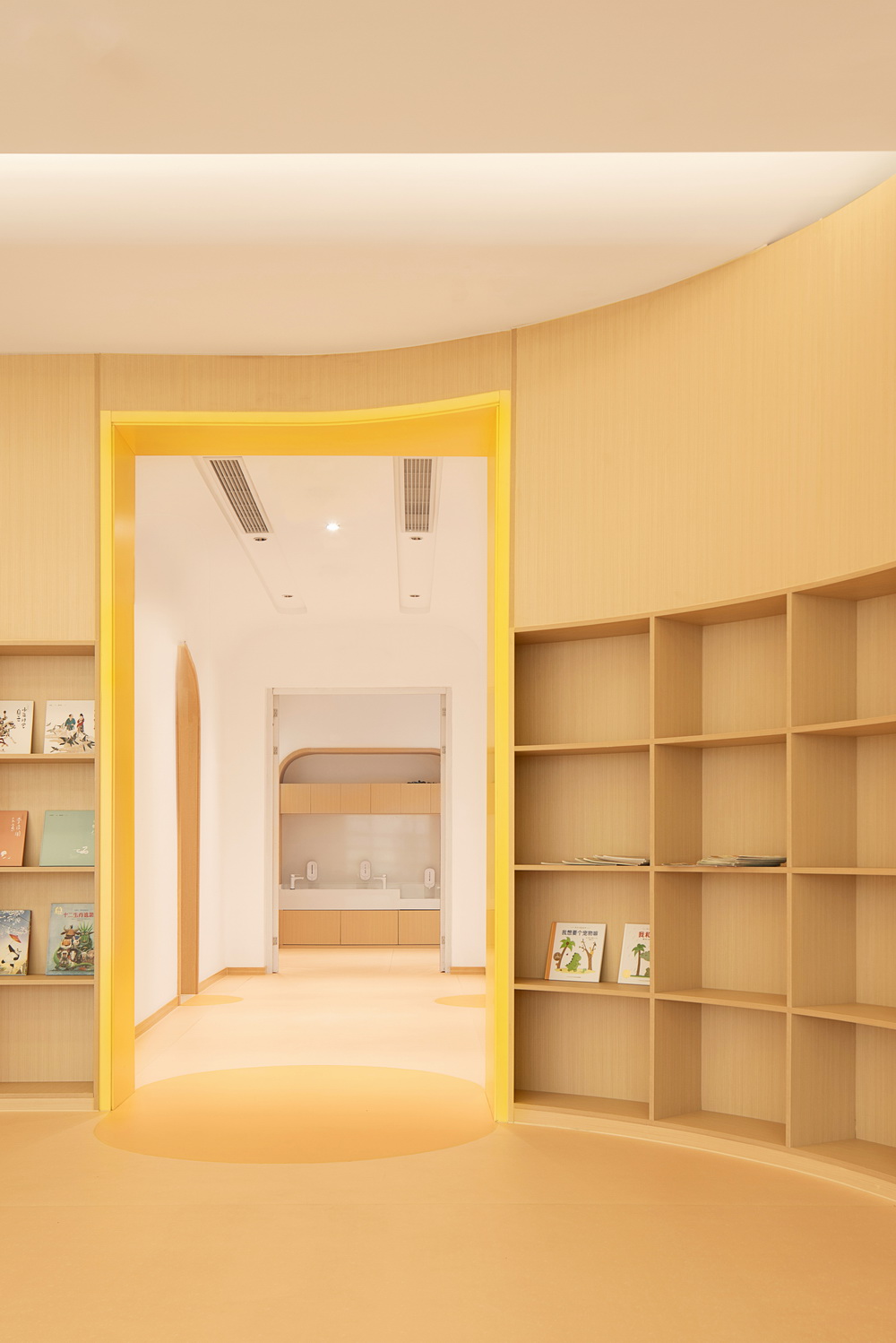 BIM建筑|极具分寸感的幼儿园空间:墨伊教育中心 / TOPOS DESIGN BIM建筑|极具分寸感的幼儿园空间:墨伊教育中心 / TOPOS DESIGN