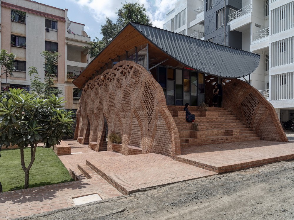 BIM建筑|钢筋水泥中的红色绿洲/PMA madhushala BIM建筑|钢筋水泥中的红色绿洲/PMA madhushala