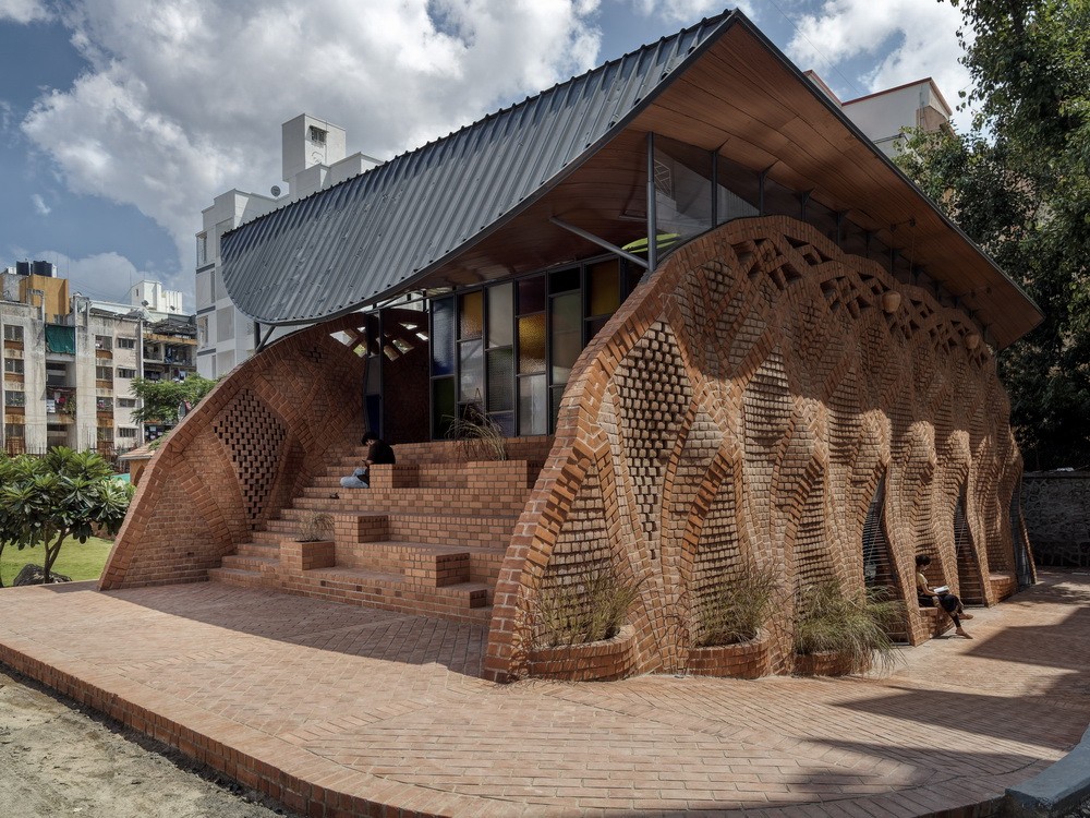 BIM建筑|钢筋水泥中的红色绿洲/PMA madhushala BIM建筑|钢筋水泥中的红色绿洲/PMA madhushala