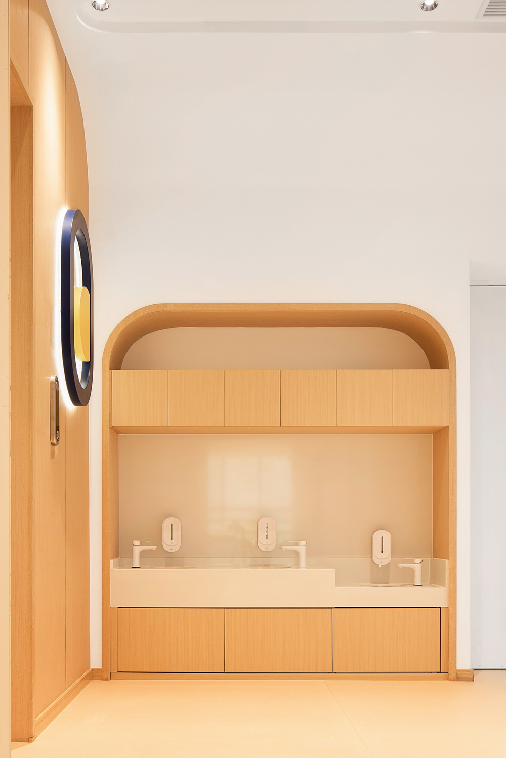 BIM建筑|极具分寸感的幼儿园空间:墨伊教育中心 / TOPOS DESIGN BIM建筑|极具分寸感的幼儿园空间:墨伊教育中心 / TOPOS DESIGN