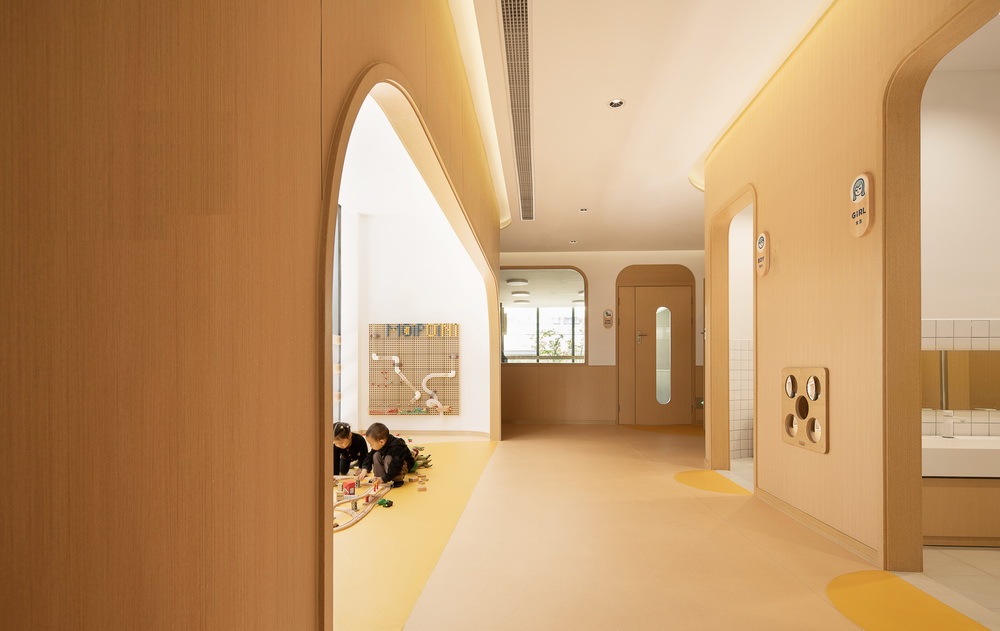 BIM建筑|极具分寸感的幼儿园空间:墨伊教育中心 / TOPOS DESIGN BIM建筑|极具分寸感的幼儿园空间:墨伊教育中心 / TOPOS DESIGN