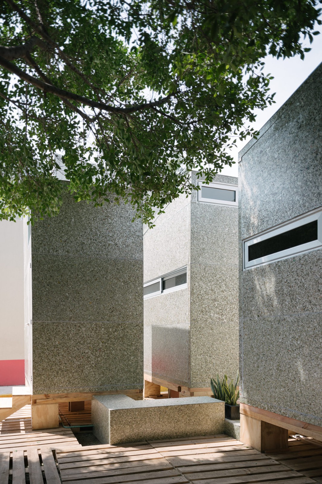 BIM建筑|模块舱体,医护人员临时空间 / Revolution BIM建筑|模块舱体,医护人员临时空间 / Revolution