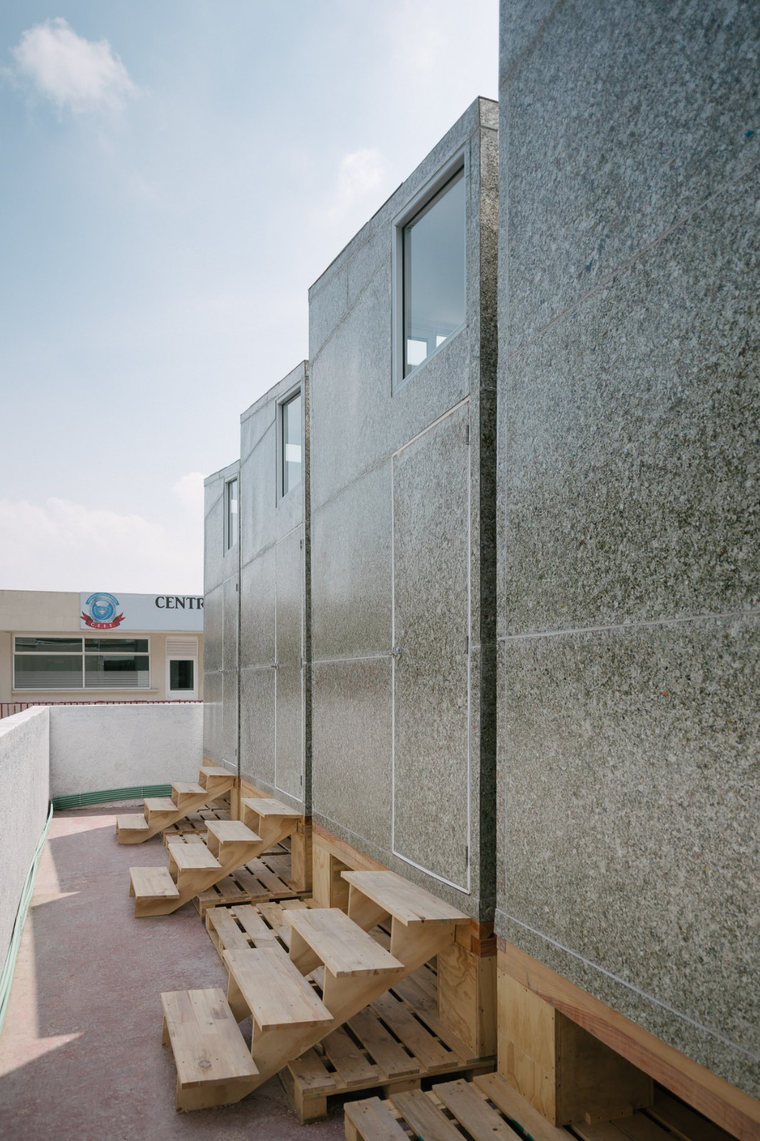 BIM建筑|模块舱体,医护人员临时空间 / Revolution BIM建筑|模块舱体,医护人员临时空间 / Revolution