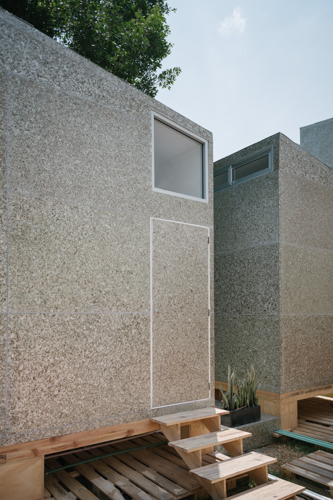 BIM建筑|模块舱体,医护人员临时空间 / Revolution BIM建筑|模块舱体,医护人员临时空间 / Revolution