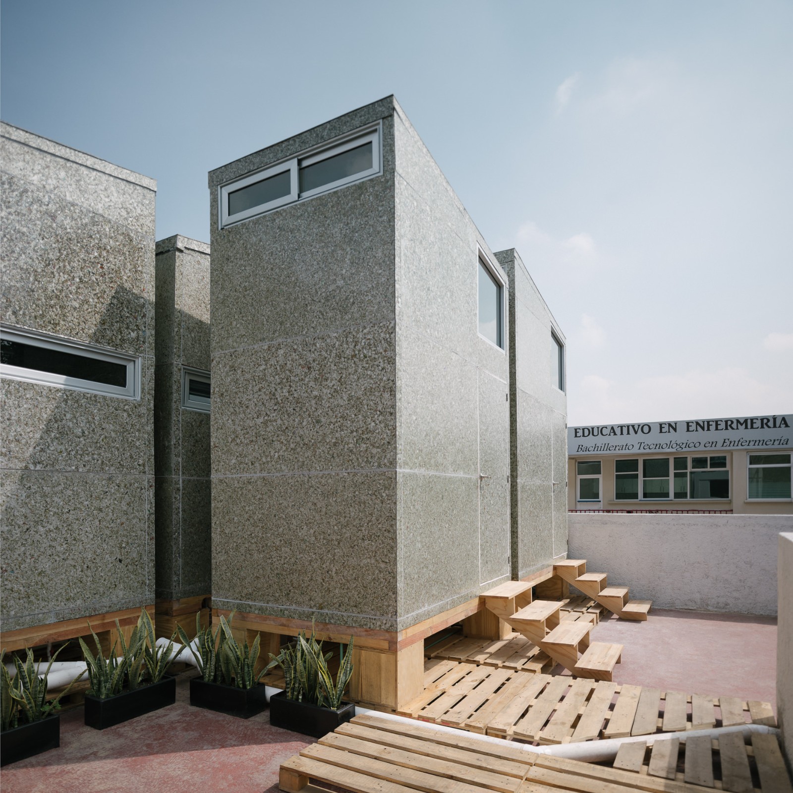 BIM建筑|模块舱体,医护人员临时空间 / Revolution BIM建筑|模块舱体,医护人员临时空间 / Revolution