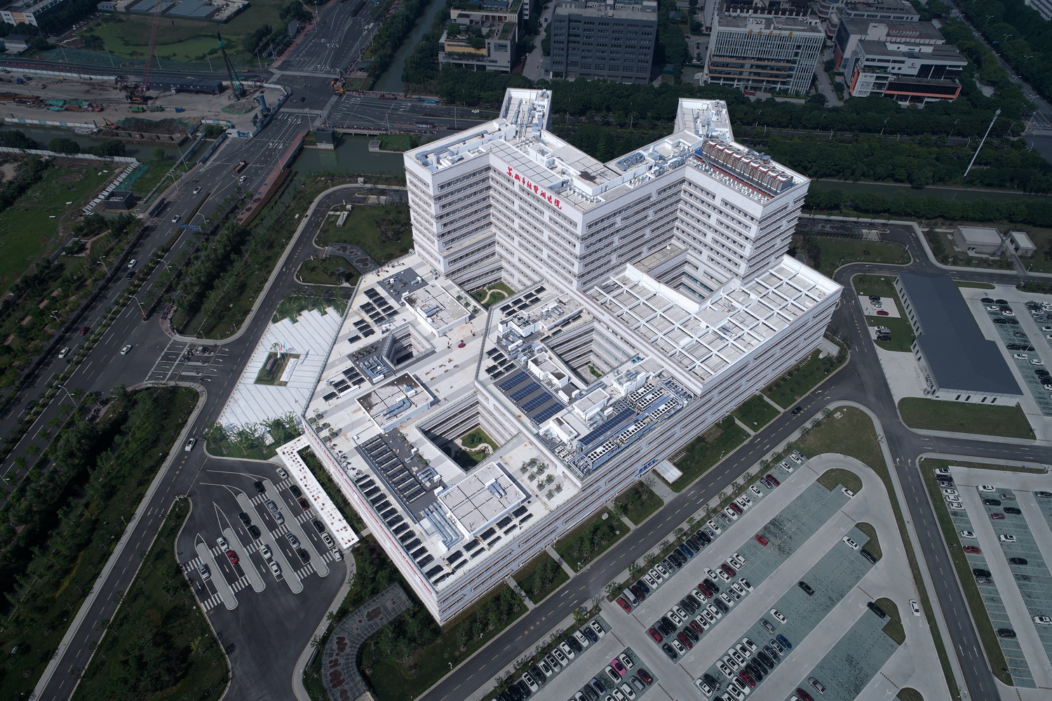 BIM建筑|瑞士瑞盟遇见苏州园林-苏州独墅湖医院/LEMANARC瑞士瑞盟设计 BIM建筑|瑞士瑞盟遇见苏州园林-苏州独墅湖医院/LEMANARC瑞士瑞盟设计