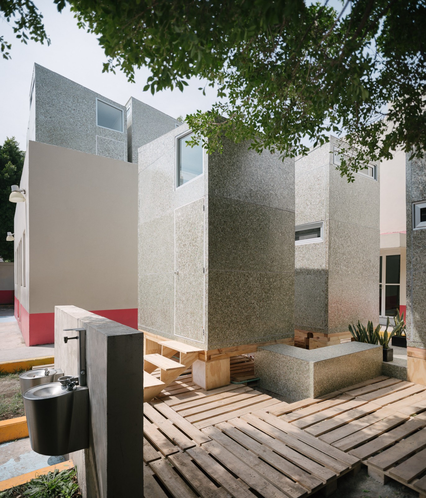 BIM建筑|模块舱体,医护人员临时空间 / Revolution BIM建筑|模块舱体,医护人员临时空间 / Revolution