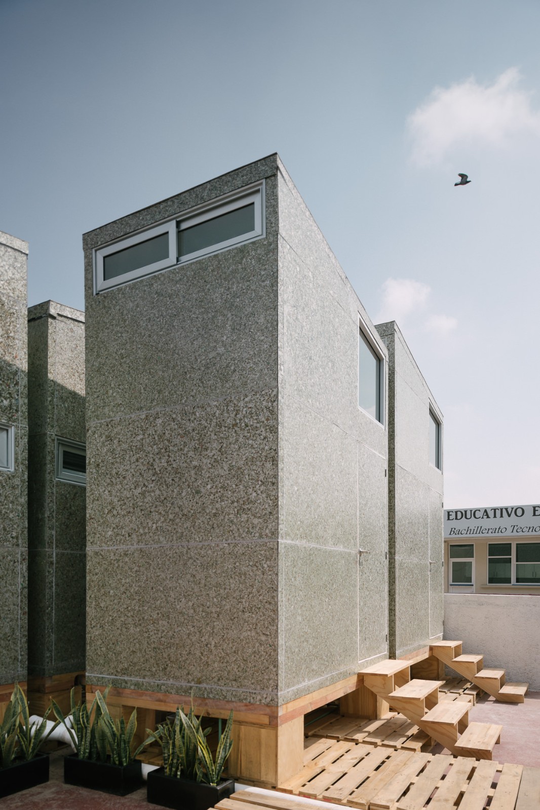 BIM建筑|模块舱体,医护人员临时空间 / Revolution BIM建筑|模块舱体,医护人员临时空间 / Revolution