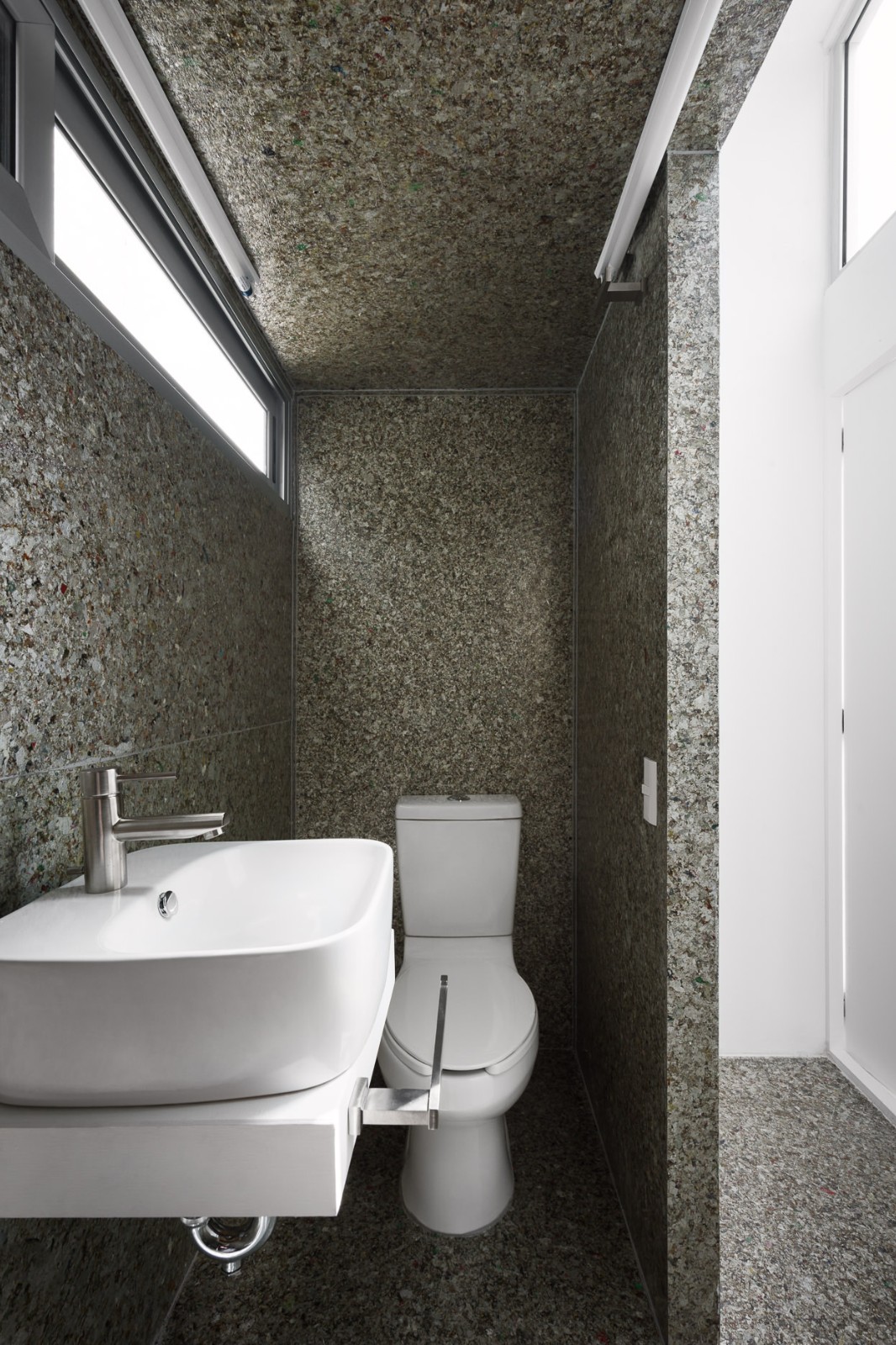 BIM建筑|模块舱体,医护人员临时空间 / Revolution BIM建筑|模块舱体,医护人员临时空间 / Revolution