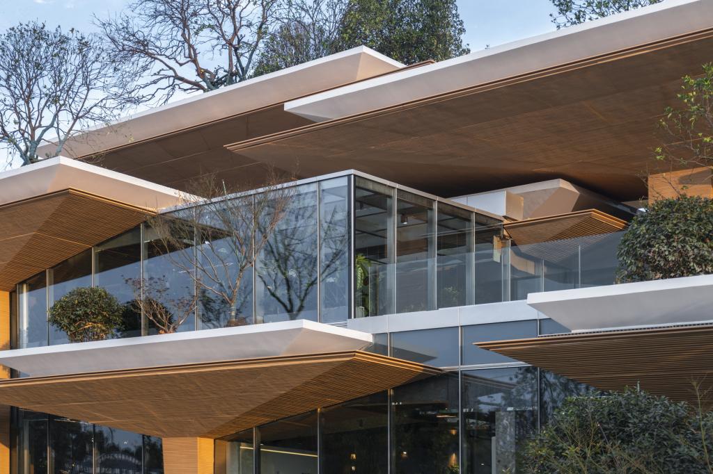 BIM建筑|日常风景下自然生长的空间:“伞之丘”生活方式集合店 / line+建筑事务所+gad BIM建筑|日常风景下自然生长的空间:“伞之丘”生活方式集合店 / line+建筑事务所+gad