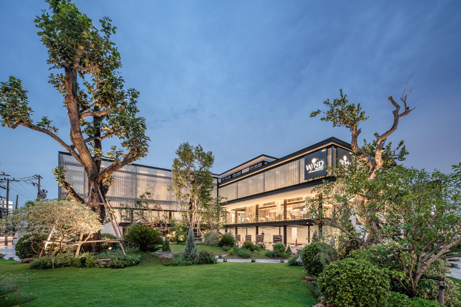 BIM建筑|玻璃砖构筑的美容诊所 / Sute Architect BIM建筑|玻璃砖构筑的美容诊所 / Sute Architect