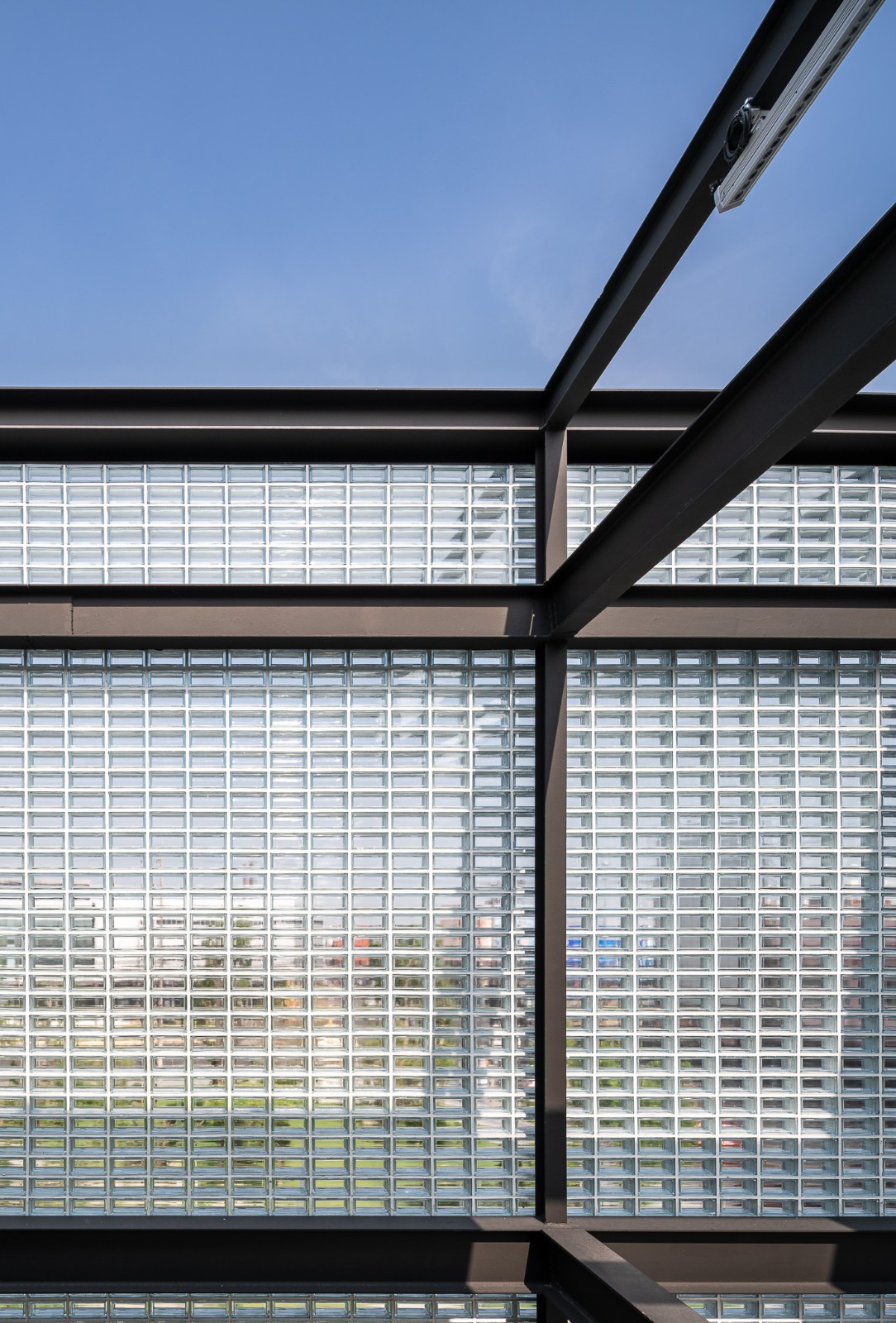 BIM建筑|玻璃砖构筑的美容诊所 / Sute Architect BIM建筑|玻璃砖构筑的美容诊所 / Sute Architect