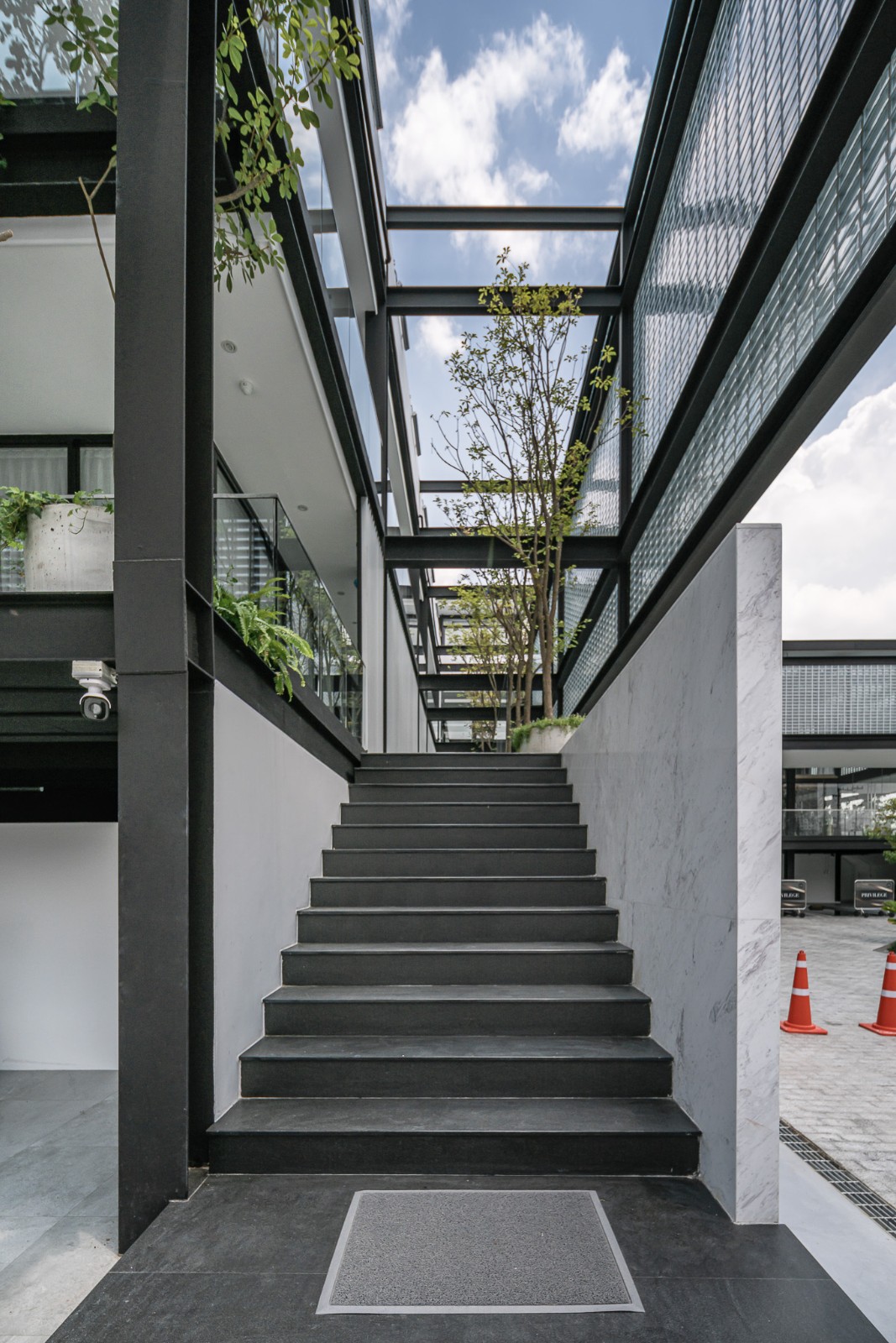 BIM建筑|玻璃砖构筑的美容诊所 / Sute Architect BIM建筑|玻璃砖构筑的美容诊所 / Sute Architect