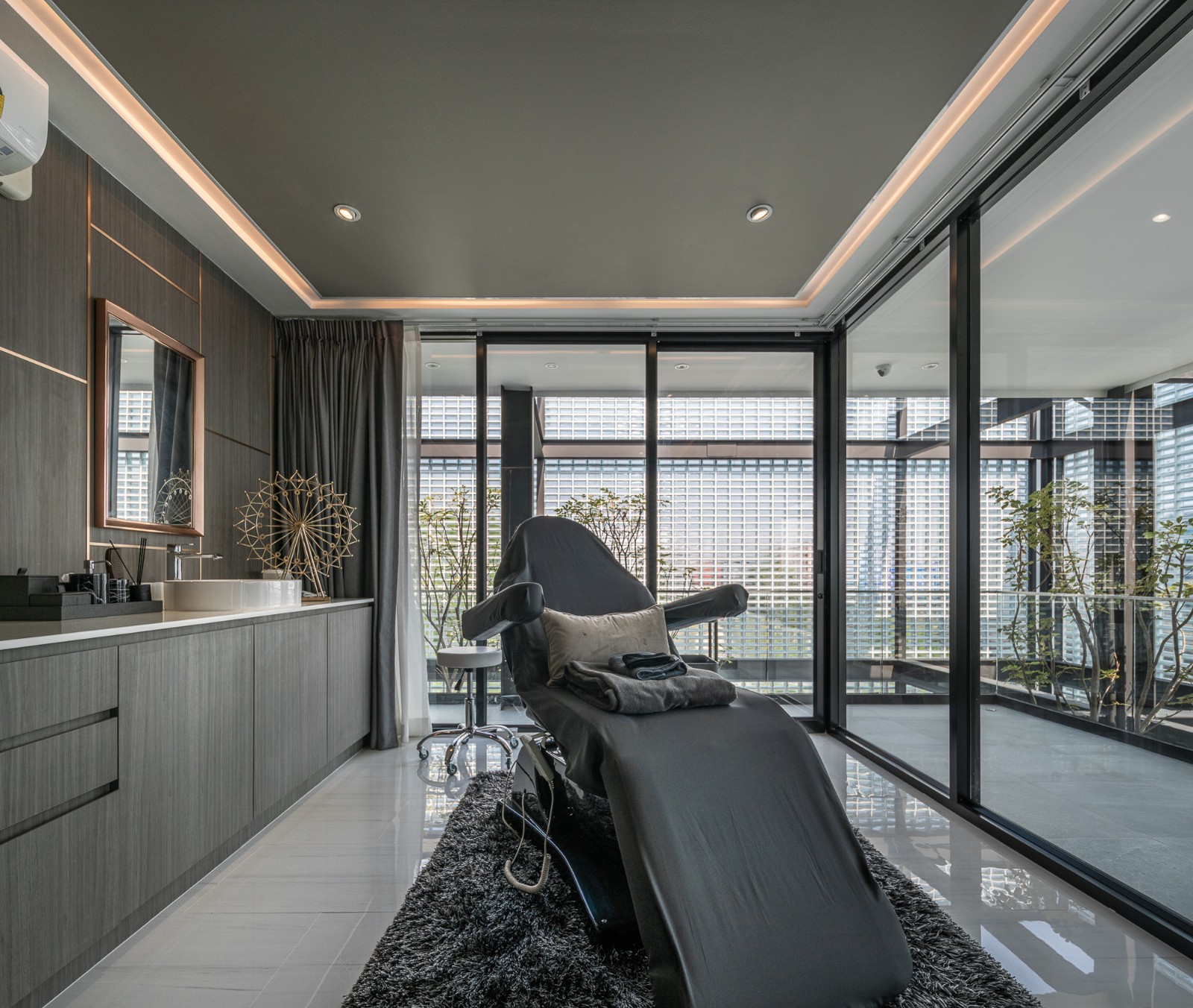 BIM建筑|玻璃砖构筑的美容诊所 / Sute Architect BIM建筑|玻璃砖构筑的美容诊所 / Sute Architect