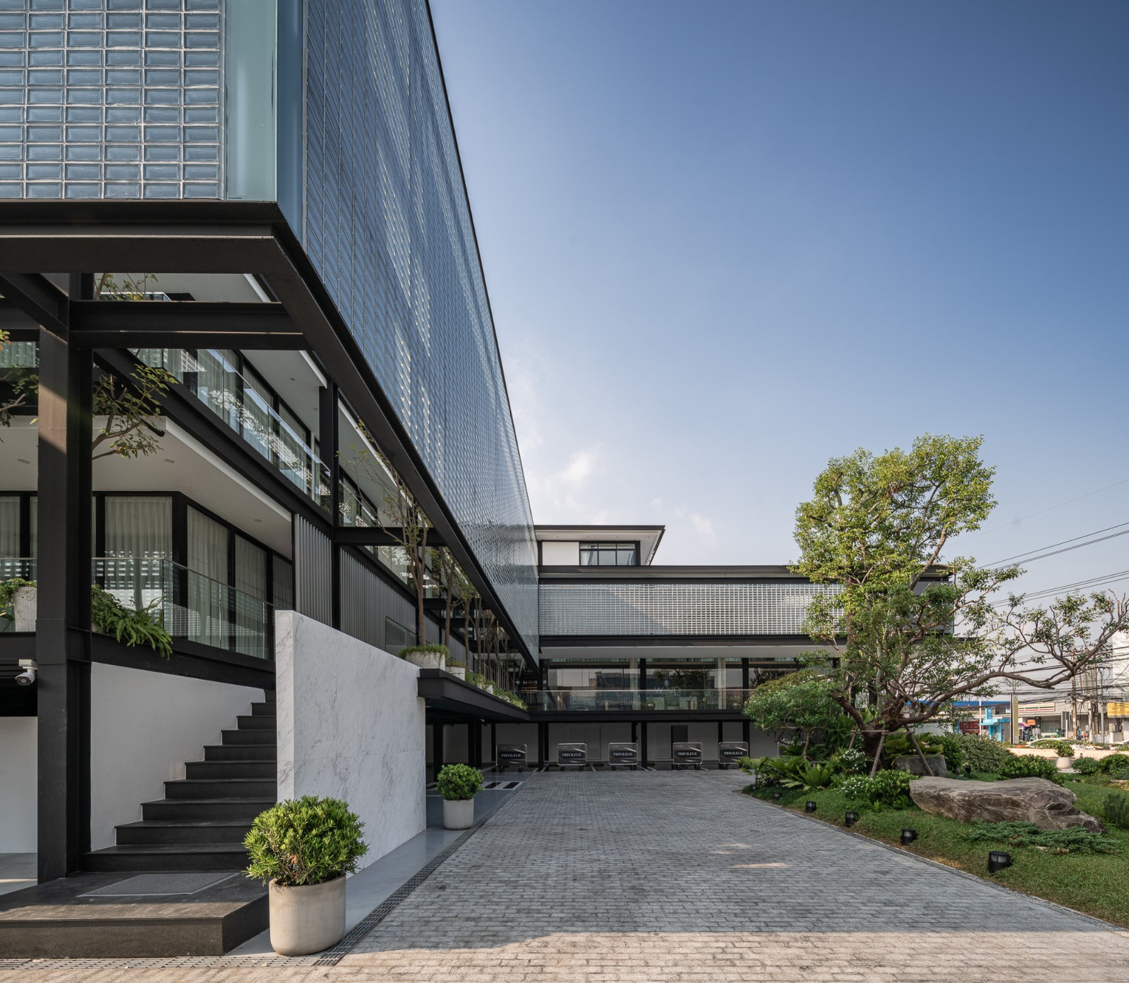 BIM建筑|玻璃砖构筑的美容诊所 / Sute Architect BIM建筑|玻璃砖构筑的美容诊所 / Sute Architect