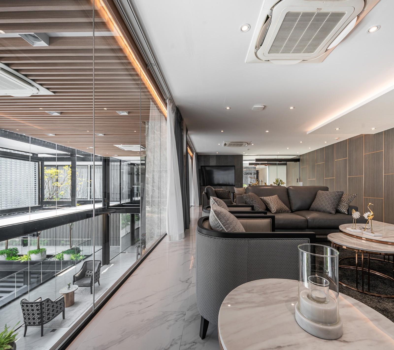 BIM建筑|玻璃砖构筑的美容诊所 / Sute Architect BIM建筑|玻璃砖构筑的美容诊所 / Sute Architect