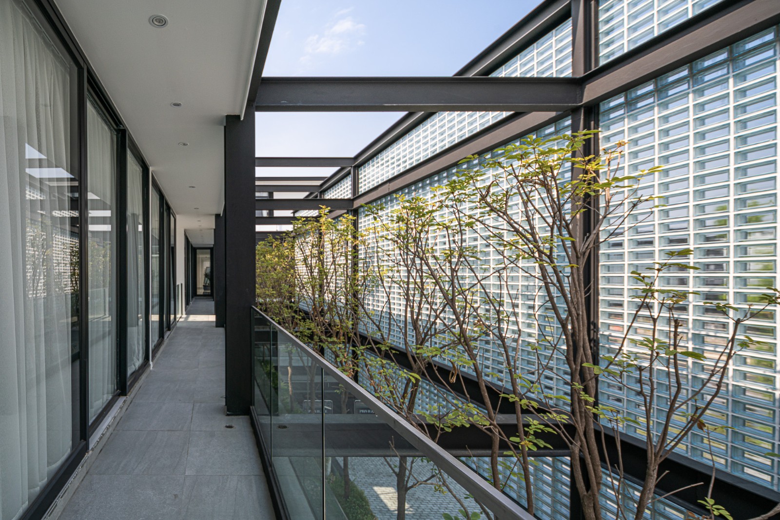 BIM建筑|玻璃砖构筑的美容诊所 / Sute Architect BIM建筑|玻璃砖构筑的美容诊所 / Sute Architect