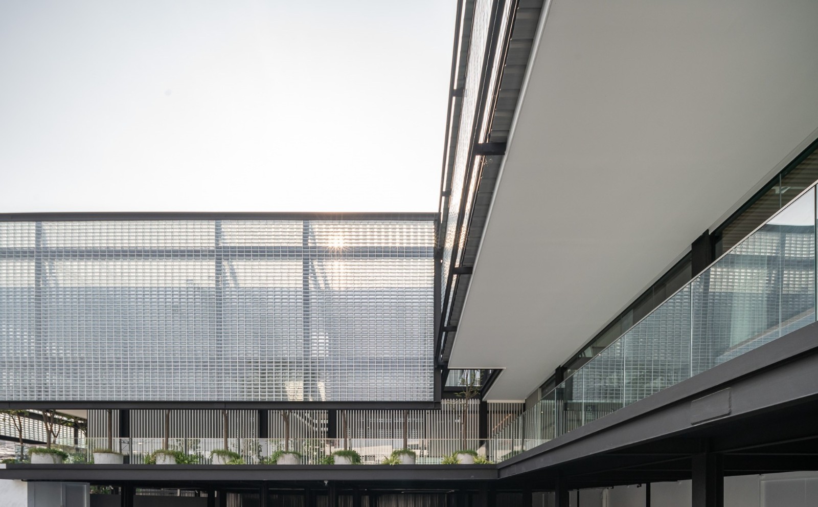 BIM建筑|玻璃砖构筑的美容诊所 / Sute Architect BIM建筑|玻璃砖构筑的美容诊所 / Sute Architect