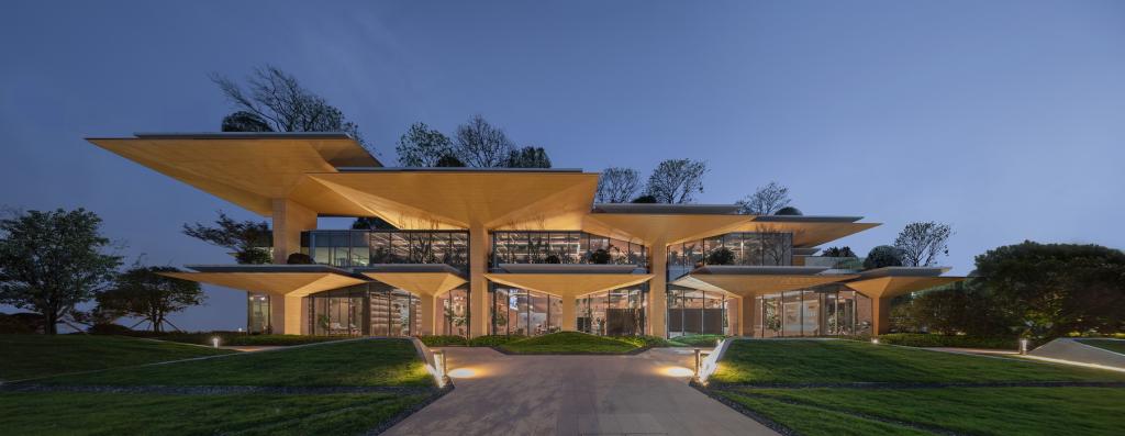 BIM建筑|日常风景下自然生长的空间:“伞之丘”生活方式集合店 / line+建筑事务所+gad BIM建筑|日常风景下自然生长的空间:“伞之丘”生活方式集合店 / line+建筑事务所+gad