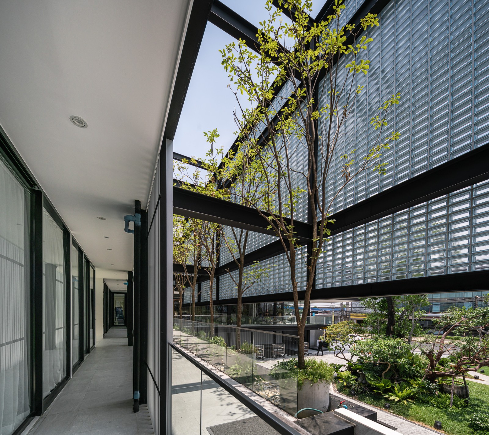 BIM建筑|玻璃砖构筑的美容诊所 / Sute Architect BIM建筑|玻璃砖构筑的美容诊所 / Sute Architect