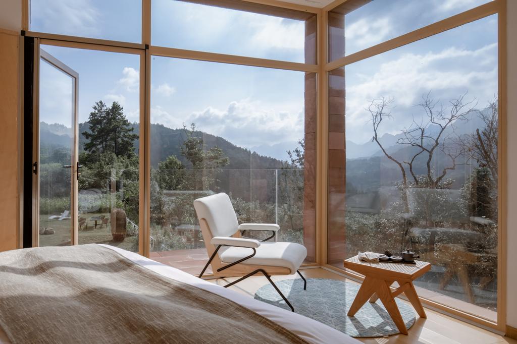 BIM建筑|高山流水 松林里的红色石屋 / 素建筑设计事务所 BIM建筑|高山流水 松林里的红色石屋 / 素建筑设计事务所