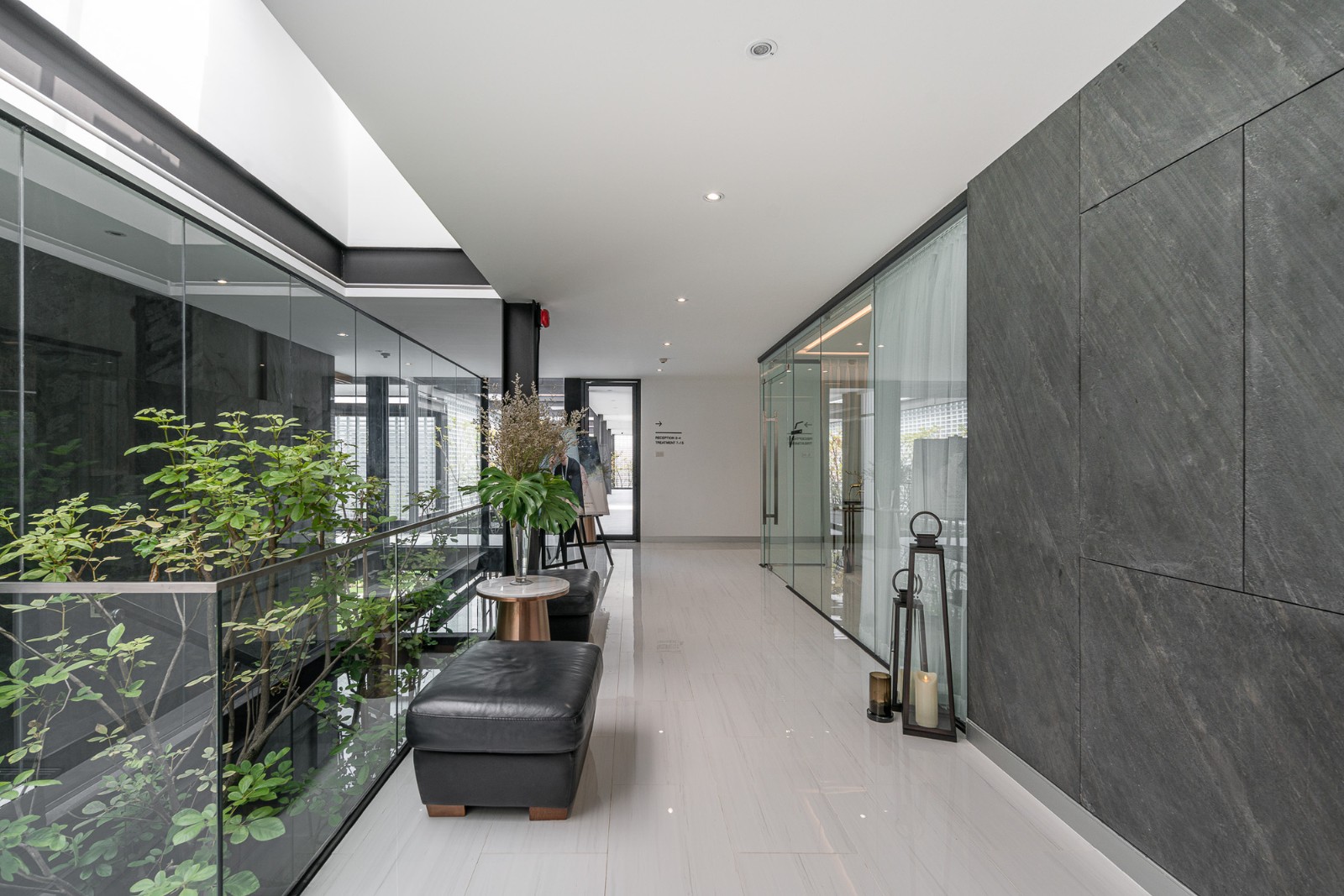 BIM建筑|玻璃砖构筑的美容诊所 / Sute Architect BIM建筑|玻璃砖构筑的美容诊所 / Sute Architect