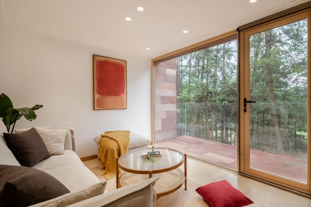 BIM建筑|高山流水 松林里的红色石屋 / 素建筑设计事务所 BIM建筑|高山流水 松林里的红色石屋 / 素建筑设计事务所