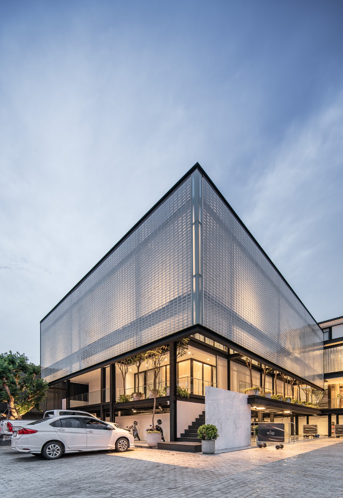 BIM建筑|玻璃砖构筑的美容诊所 / Sute Architect BIM建筑|玻璃砖构筑的美容诊所 / Sute Architect