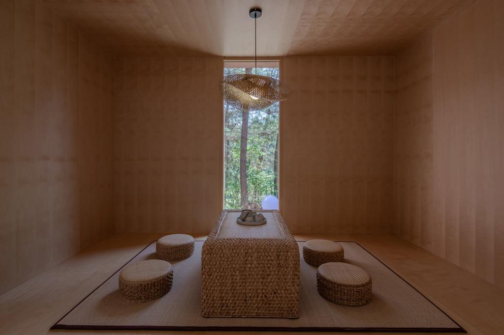 BIM建筑|高山流水 松林里的红色石屋 / 素建筑设计事务所 BIM建筑|高山流水 松林里的红色石屋 / 素建筑设计事务所