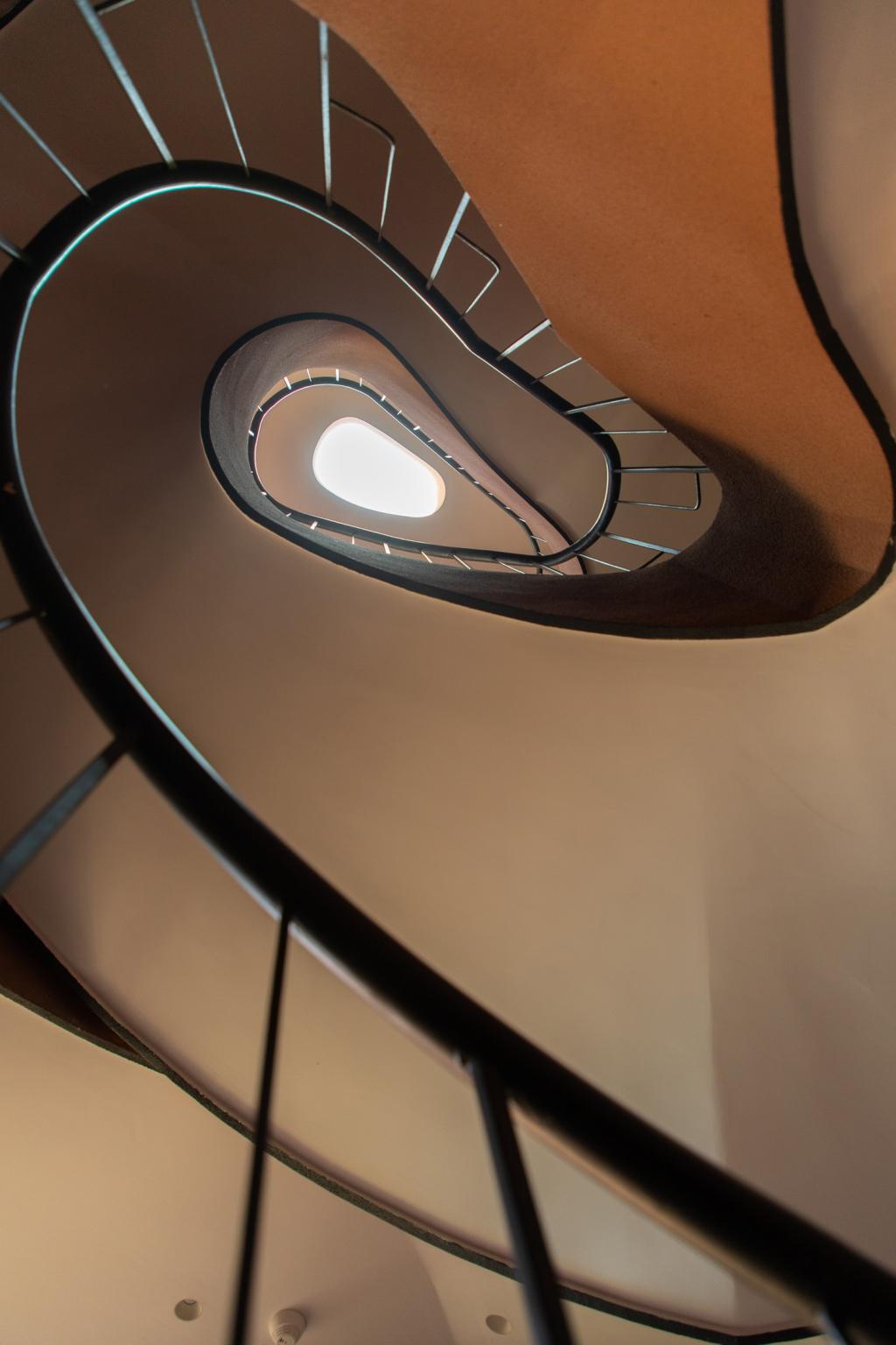 BIM建筑|高山流水 松林里的红色石屋 / 素建筑设计事务所 BIM建筑|高山流水 松林里的红色石屋 / 素建筑设计事务所