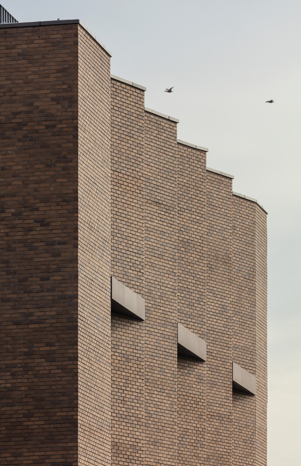 BIM建筑|“你你你你要跳舞吗?”舞步凌乱的办公楼 / poly.m.ur BIM建筑|“你你你你要跳舞吗?”舞步凌乱的办公楼 / poly.m.ur