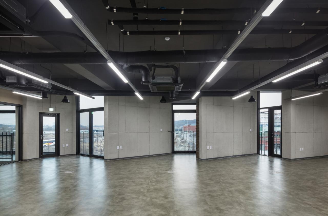 BIM建筑|“你你你你要跳舞吗?”舞步凌乱的办公楼 / poly.m.ur BIM建筑|“你你你你要跳舞吗?”舞步凌乱的办公楼 / poly.m.ur