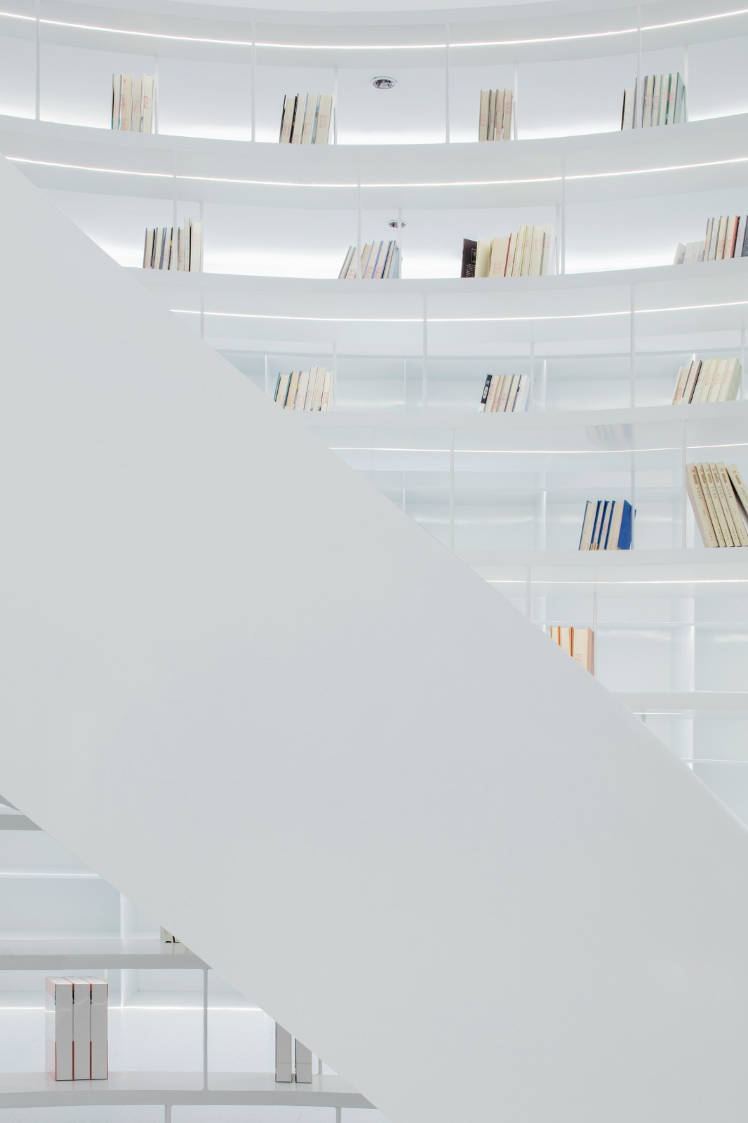 BIM建筑|时代共生:朱紫坊历史古厝中的“现代白” / 平衡空间设计 BIM建筑|时代共生:朱紫坊历史古厝中的“现代白” / 平衡空间设计