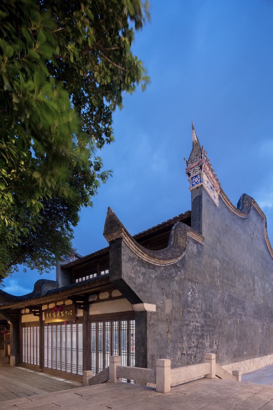 BIM建筑|时代共生:朱紫坊历史古厝中的“现代白” / 平衡空间设计 BIM建筑|时代共生:朱紫坊历史古厝中的“现代白” / 平衡空间设计