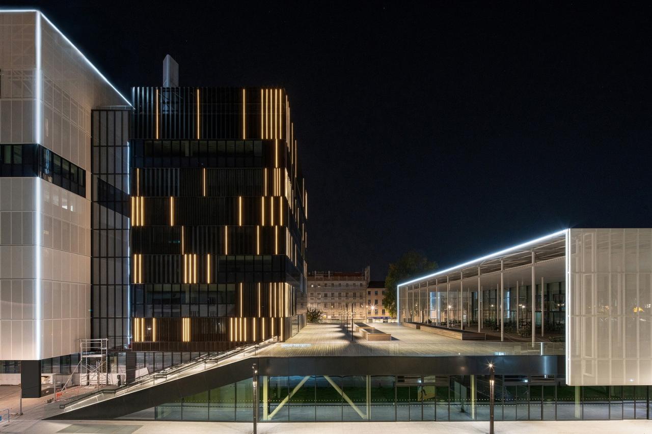 BIM建筑|黑白覆盖,法国波城共和国综合楼 / Ameller Dubois BIM建筑|黑白覆盖,法国波城共和国综合楼 / Ameller Dubois