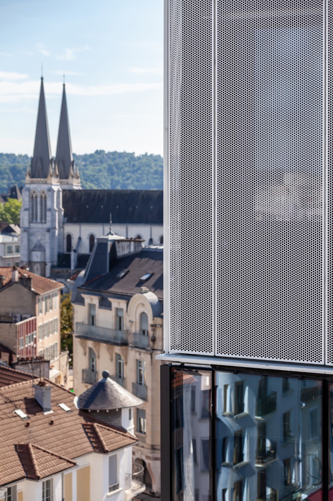 BIM建筑|黑白覆盖,法国波城共和国综合楼 / Ameller Dubois BIM建筑|黑白覆盖,法国波城共和国综合楼 / Ameller Dubois