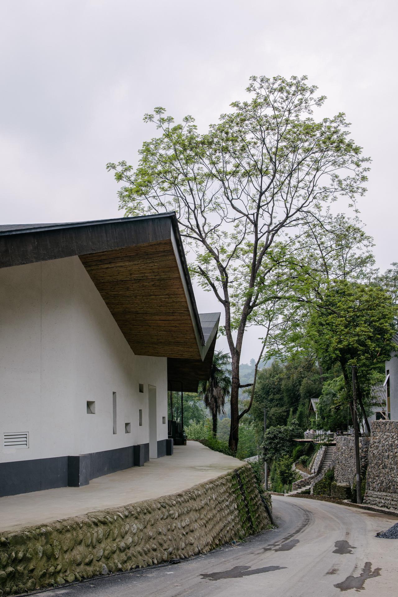 BIM建筑|在半山崖的废弃鸡棚,用峰峦“盖”一座共享工厂 / 时地建筑 BIM建筑|在半山崖的废弃鸡棚,用峰峦“盖”一座共享工厂 / 时地建筑