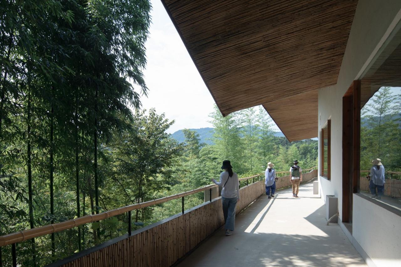 BIM建筑|在半山崖的废弃鸡棚,用峰峦“盖”一座共享工厂 / 时地建筑 BIM建筑|在半山崖的废弃鸡棚,用峰峦“盖”一座共享工厂 / 时地建筑