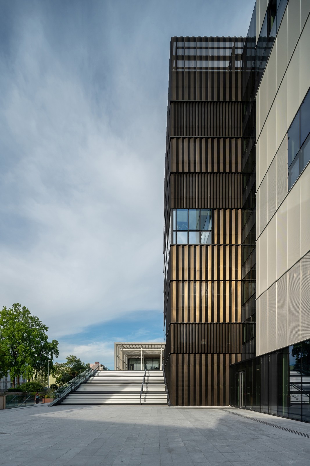 BIM建筑|黑白覆盖,法国波城共和国综合楼 / Ameller Dubois BIM建筑|黑白覆盖,法国波城共和国综合楼 / Ameller Dubois