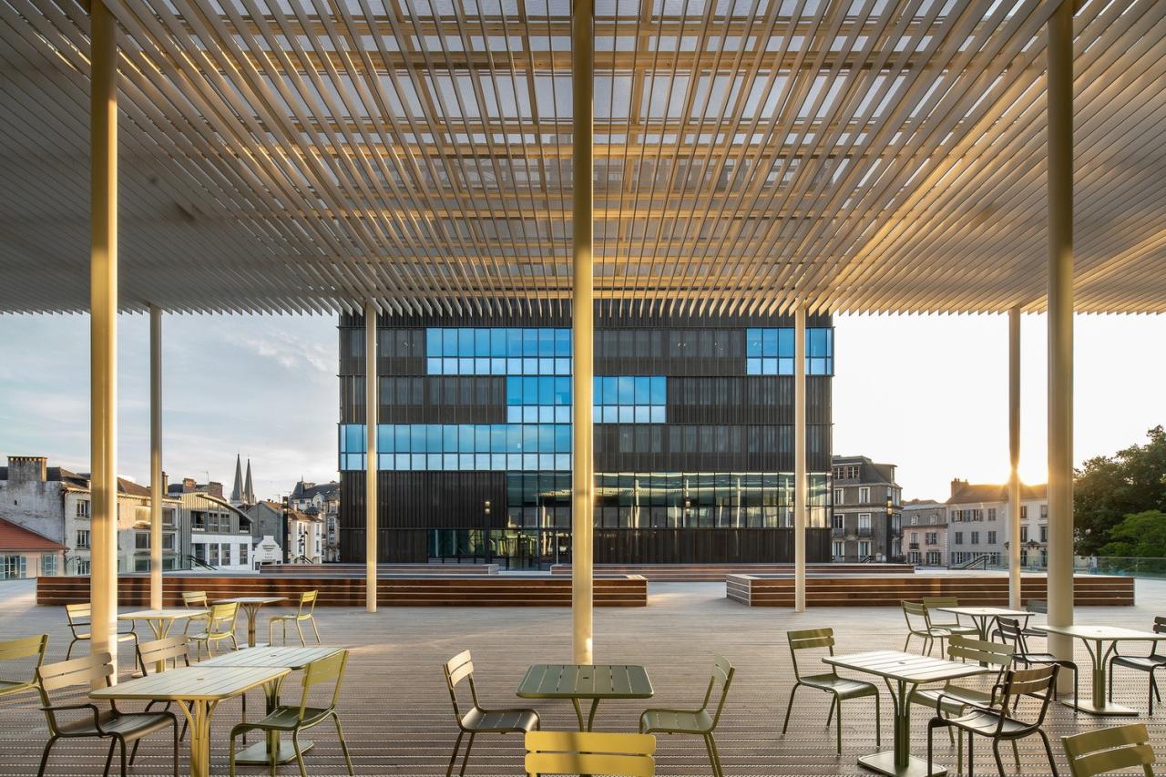 BIM建筑|黑白覆盖,法国波城共和国综合楼 / Ameller Dubois BIM建筑|黑白覆盖,法国波城共和国综合楼 / Ameller Dubois