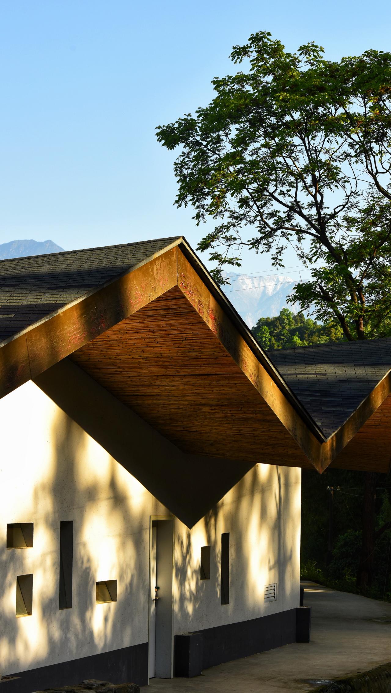 BIM建筑|在半山崖的废弃鸡棚,用峰峦“盖”一座共享工厂 / 时地建筑 BIM建筑|在半山崖的废弃鸡棚,用峰峦“盖”一座共享工厂 / 时地建筑