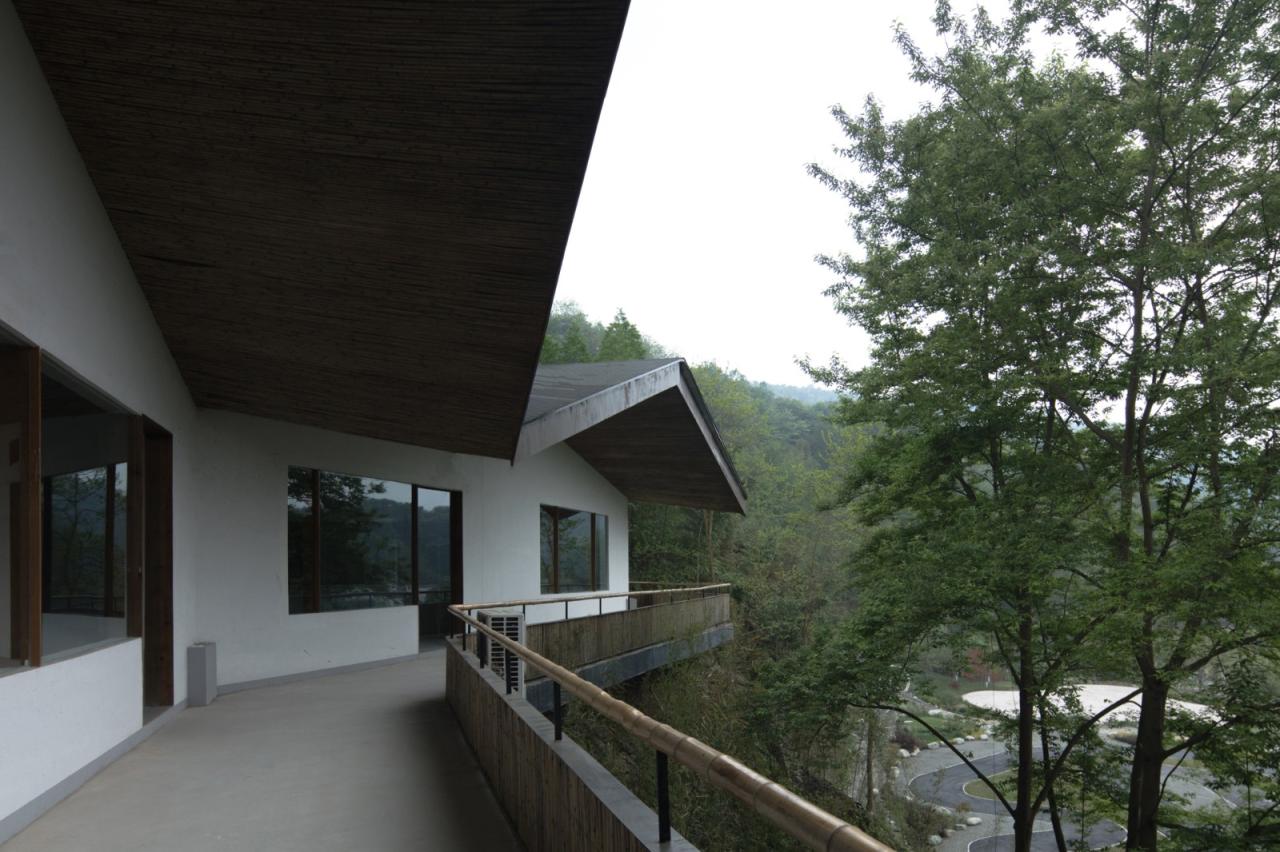 BIM建筑|在半山崖的废弃鸡棚,用峰峦“盖”一座共享工厂 / 时地建筑 BIM建筑|在半山崖的废弃鸡棚,用峰峦“盖”一座共享工厂 / 时地建筑